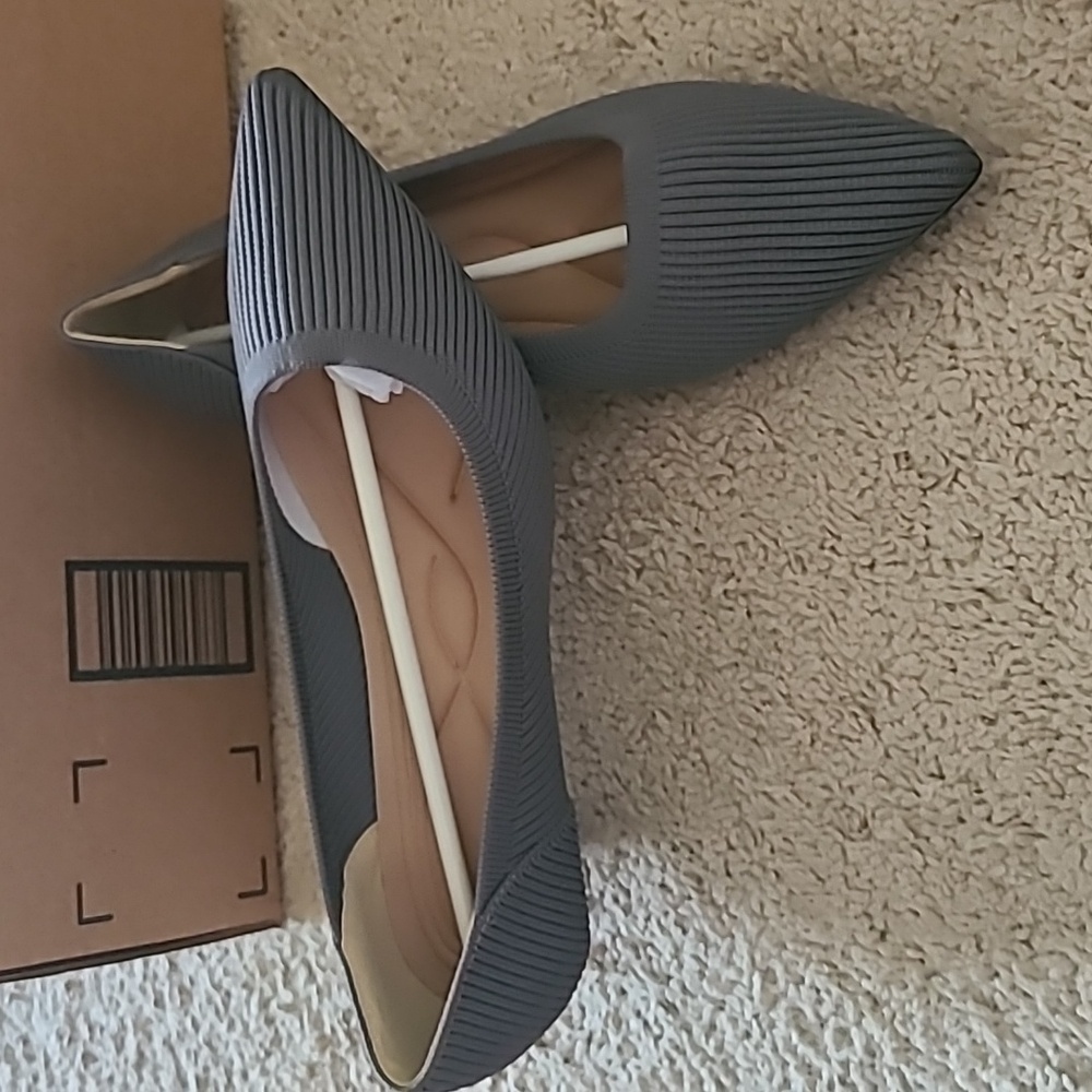 Elegant Gray Women's Flats - Picture 2 of 6